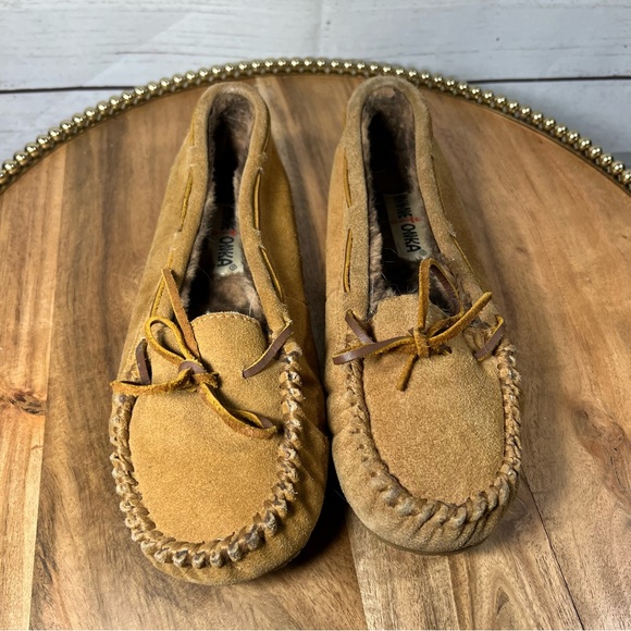 Minnetonka Moccasin 40263 Tan Slipper/Shoe Sz 8 - Picture 3 of 12